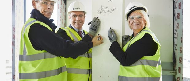 572 FINAL STEEL ADDED TO LEEDS GOVERNMENT HUB - Copy