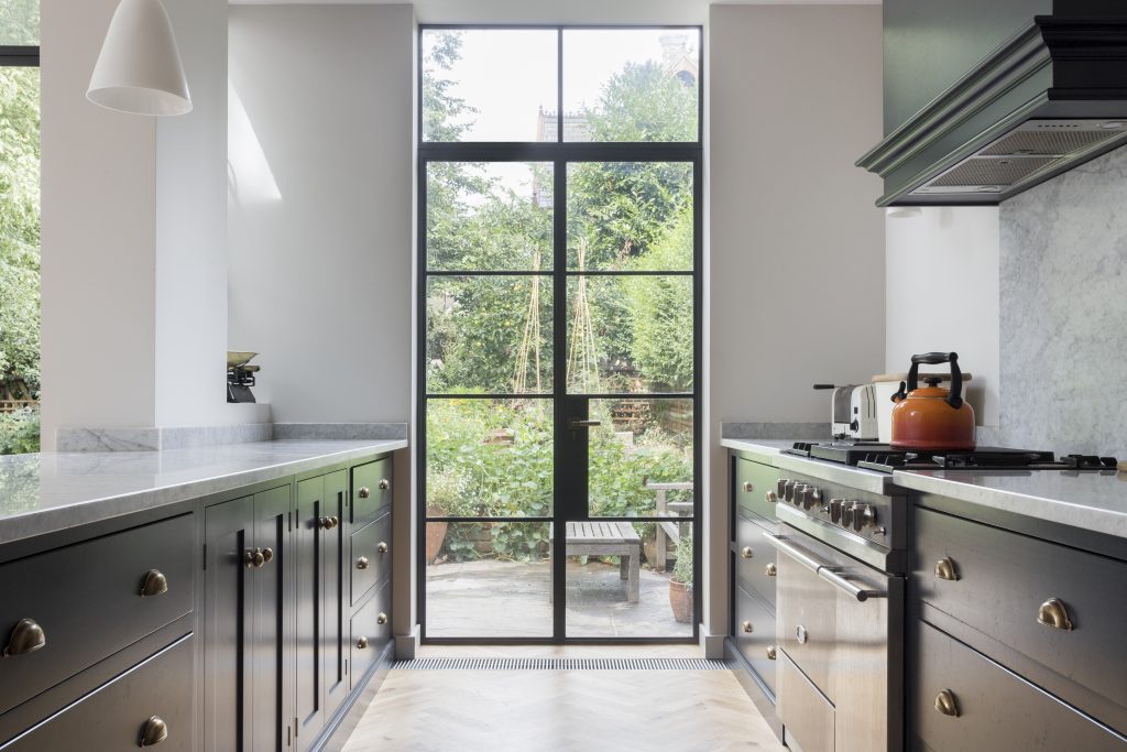 TR Studio extend Arts & Crafts family home with single-story brick and ...
