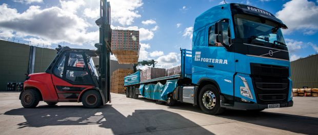 UnSug-Forterra-Desford-13042023-11 - First bricks being loaded onto the Ultra-Efficient I-save truck